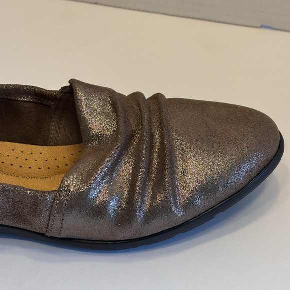 EUC Clarks Collection Women's Jennett Ruby Pewter Metallic SZ 8 Flats Shoes - Picture 14 of 14